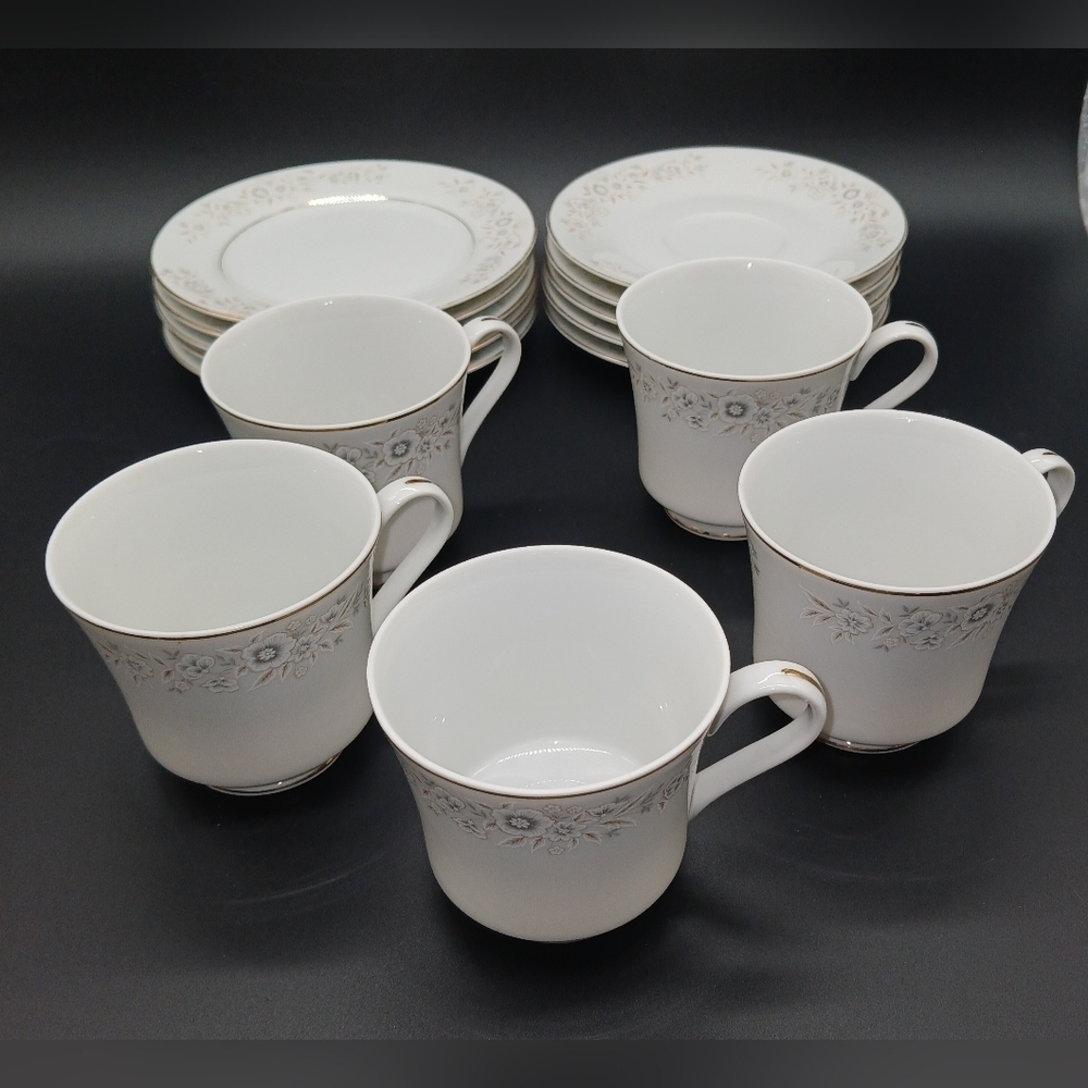 Winchester China Tea Set by Diamond China (Japan)​​​ - Picture 7 of 12